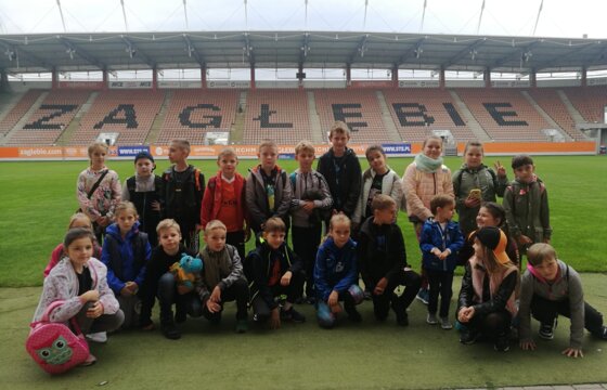 Uczniowie lubińskiej "czternastki" na Stadionie Zagłębia