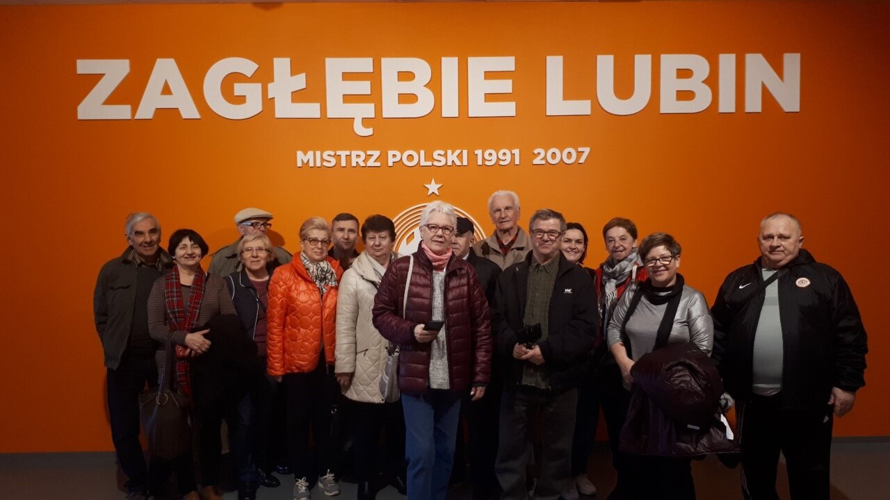 Seniorzy z Lubina zwiedzali stadion Seniorzy z Lubina zwiedzali stadion