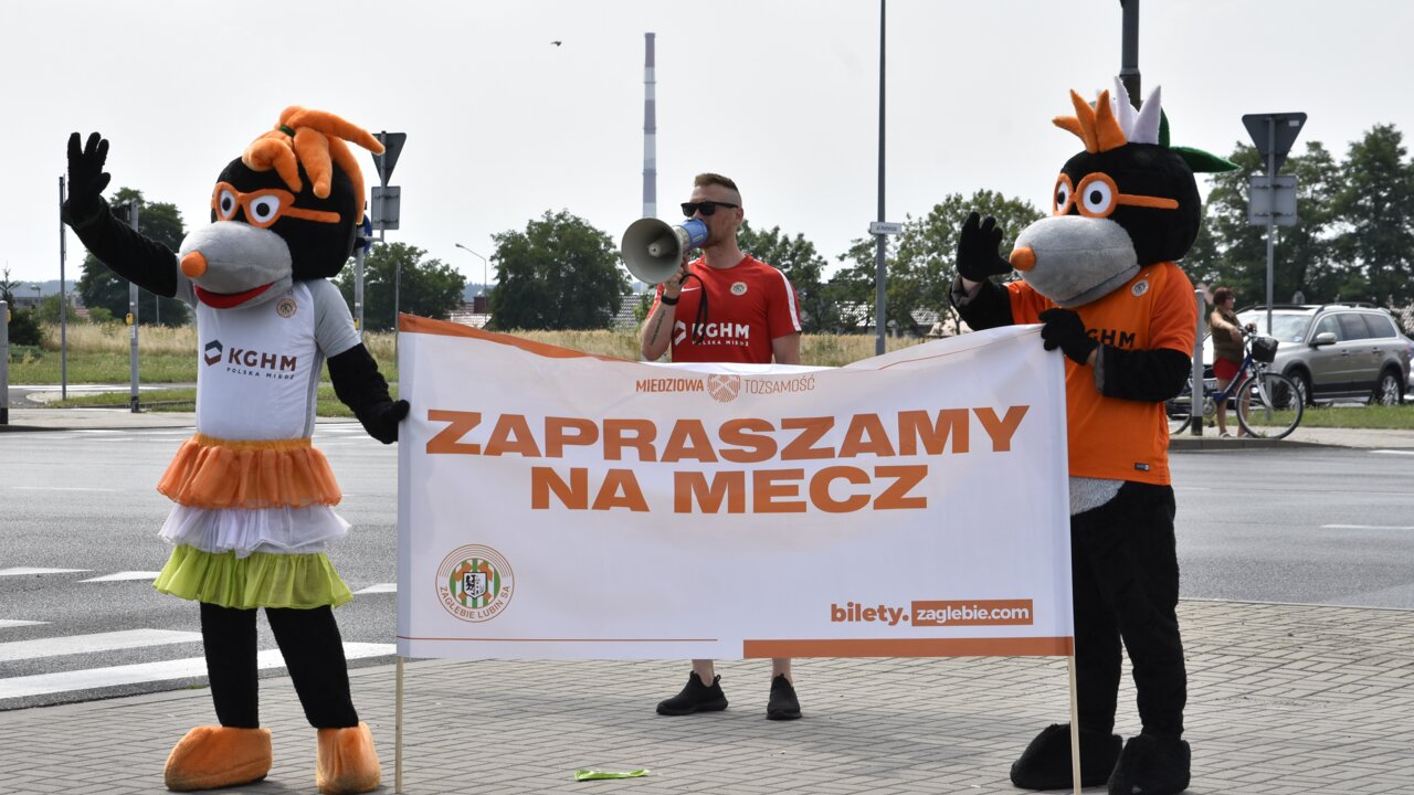 Krecik z Krecikową zapraszali na mecz z Lechem Krecik z Krecikową zapraszali na mecz z Lechem