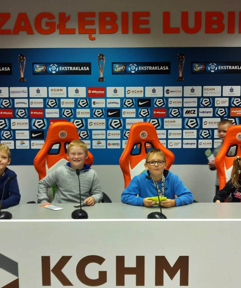 Podopieczni Towarzystwa Przyjaciół Dzieci zwiedzli Stadion Zagłębia Podopieczni Towarzystwa Przyjaciół Dzieci zwiedzli Stadion Zagłębia