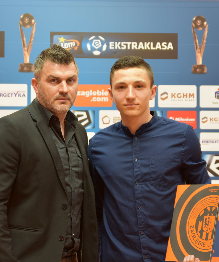 #SLISZ2022 | Bartosz Slisz podpisał nowy kontrakt! #SLISZ2022 | Bartosz Slisz podpisał nowy kontrakt!