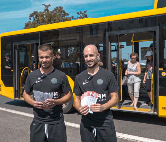 Damjan Bohar i Sasa Zivec sprawdzali bilety pasażerów