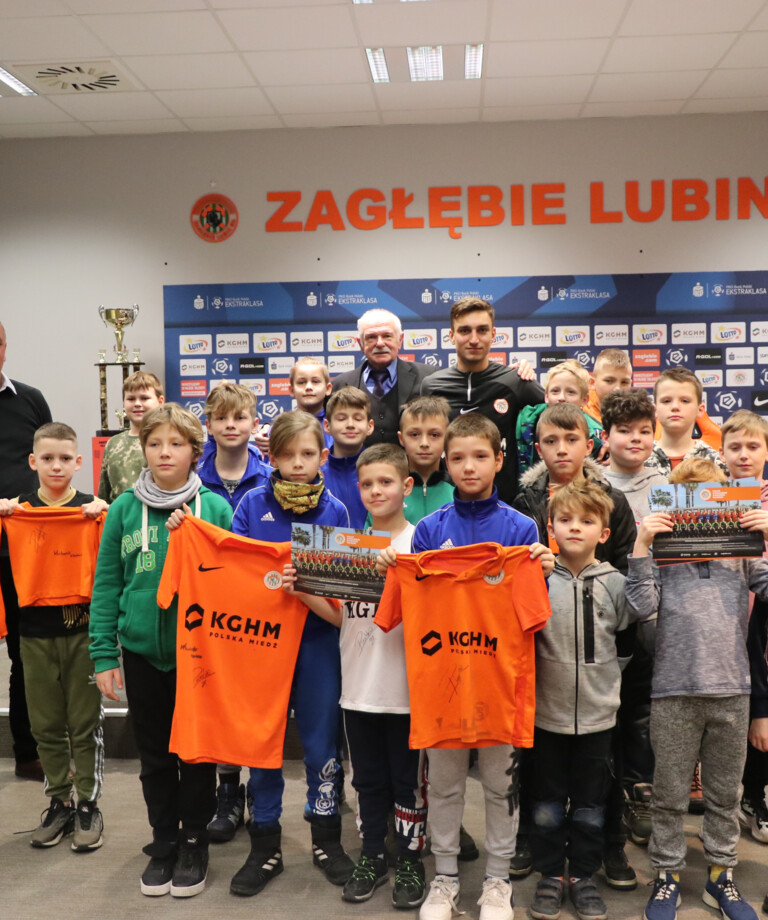 Młodzi piłkarze SCS Amico odwiedzili stadion Zagłębia Lubin