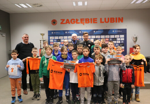Młodzi piłkarze SCS Amico odwiedzili stadion Zagłębia Lubin