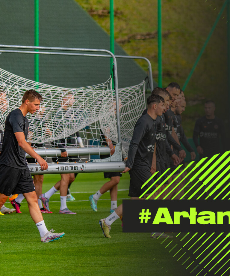 Pierwszy trening na boisku w Arłamowie Pierwszy trening na boisku w Arłamowie