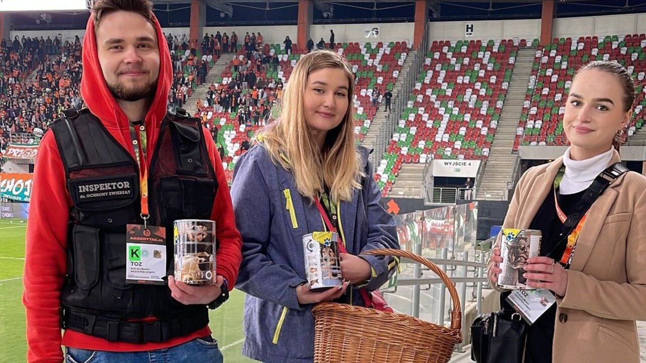 Podczas meczu z Jagiellonią odbyła się zbiórka na rzecz potrzebujących zwierząt Podczas meczu z Jagiellonią odbyła się zbiórka na rzecz potrzebujących zwierząt