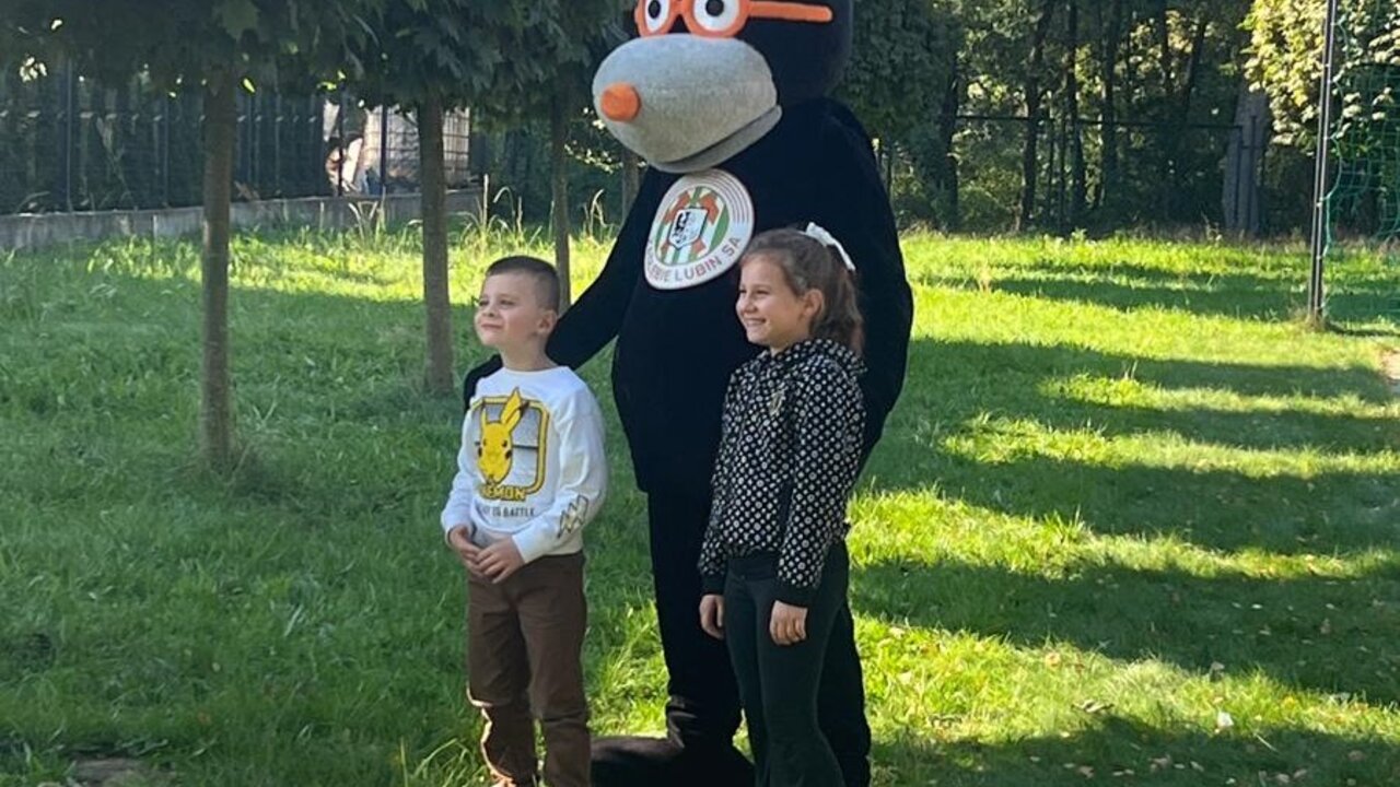 Krecik z wizytą w Chojnowie podczas Święta Pieczonego Ziemniaka