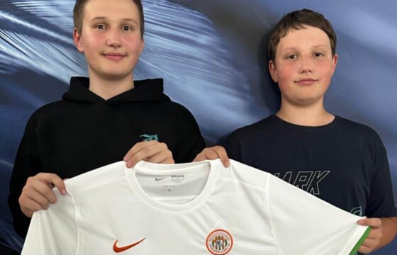Alan i Krystian wylicytowali koszulkę Miedziowych