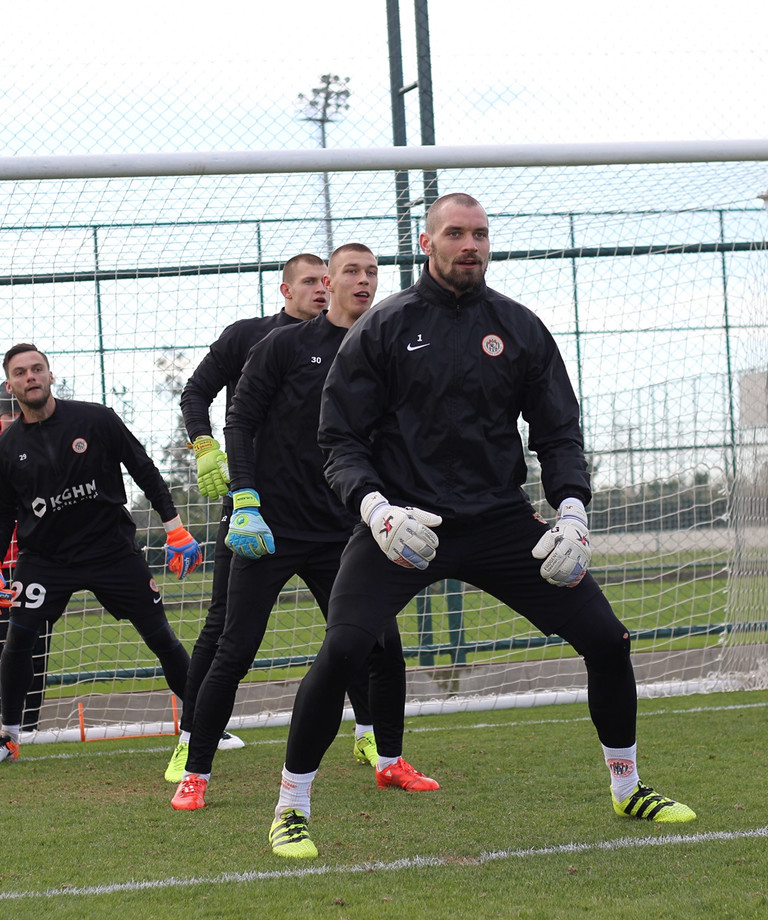 ZL w Turcji | Dziura na start, trening bramkarzy i wywiad z "Kebsim" ZL w Turcji | Dziura na start, trening bramkarzy i wywiad z "Kebsim"