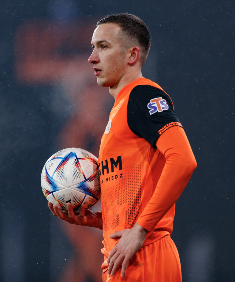 Mateusz Grzybek o ostatnim spotkaniu z Jagiellonią, aklimatyzacji w Lubinie i następnym przeciwniku Mateusz Grzybek o ostatnim spotkaniu z Jagiellonią, aklimatyzacji w Lubinie i następnym przeciwniku