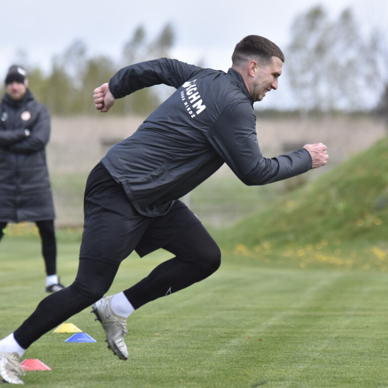 Trening Miedziowych przed meczem z Widzewem