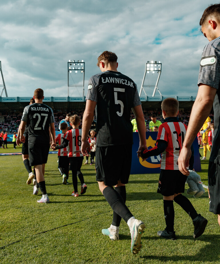 Zabójczy kontratak dał zwycięstwo i utrzymanie | Przegląd prasy po meczu z Cracovią