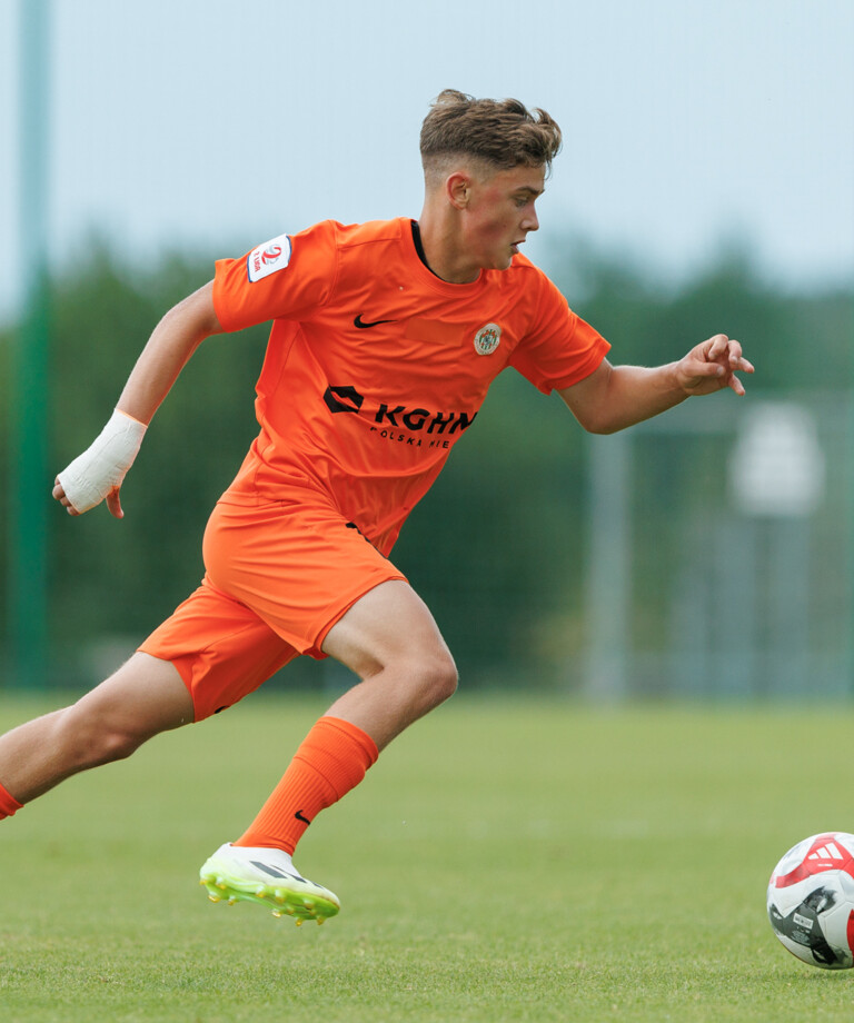 Przegrana kadry U-17 w towarzyskim starciu z Portugalią | Grali Popielec i Dziewiatowski Przegrana kadry U-17 w towarzyskim starciu z Portugalią | Grali Popielec i Dziewiatowski