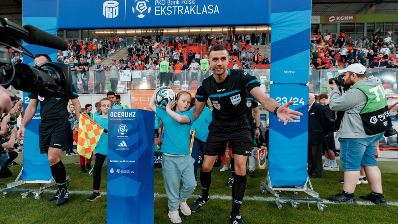 Wyjątkowa eskorta na meczu z Górnikiem Zabrze Wyjątkowa eskorta na meczu z Górnikiem Zabrze