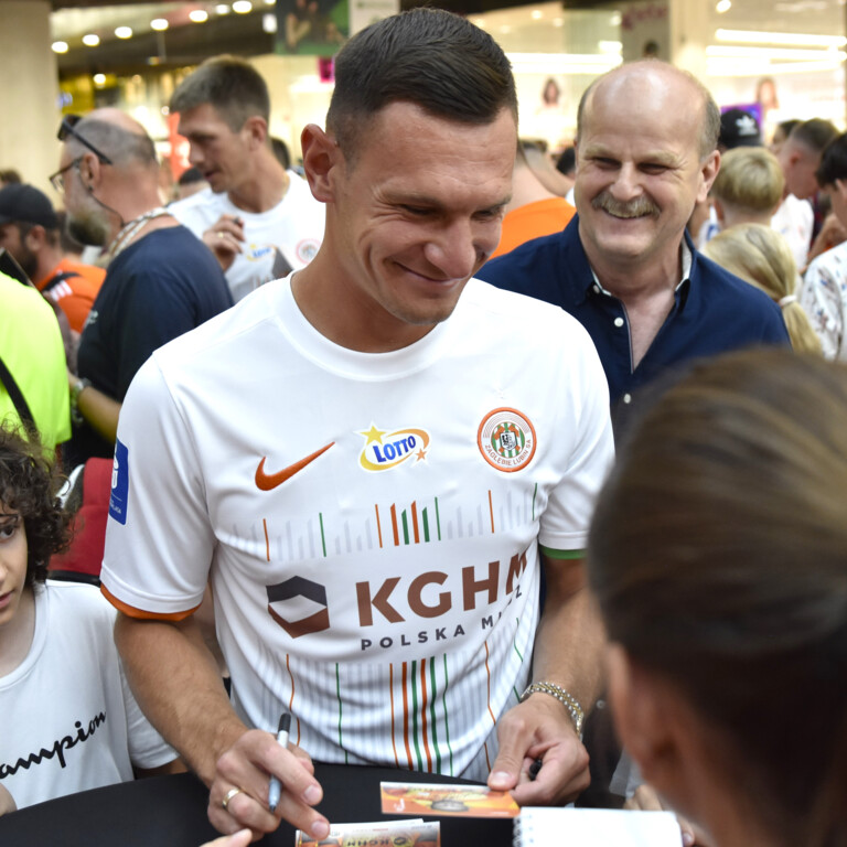 Spotkanie z I zespołem i prezentacja koszulki | FOTO