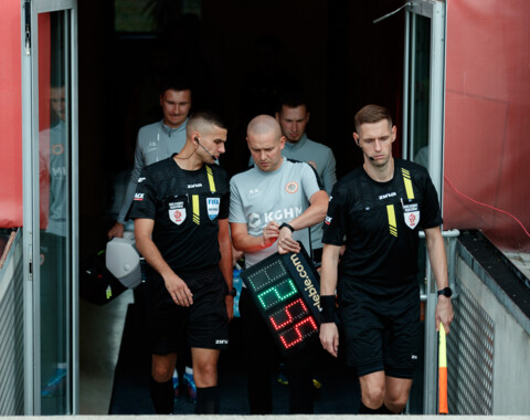 Łukasz Kuźma posędziuje starcie Miedziowych z Pogonią