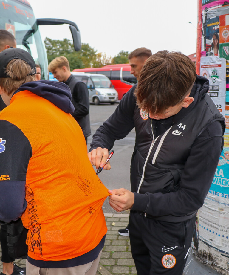 Autobus z piłkarzami KGHM Zagłębia Lubin w trasie po mieście! Autobus z piłkarzami KGHM Zagłębia Lubin w trasie po mieście!