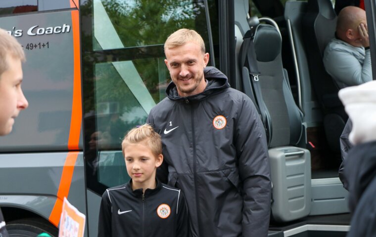 Autobus z piłkarzami KGHM Zagłębia Lubin w trasie po mieście! Autobus z piłkarzami KGHM Zagłębia Lubin w trasie po mieście!