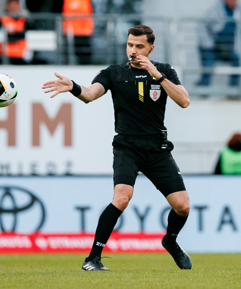 Marcin Kochanek sędzią piątkowego meczu Marcin Kochanek sędzią piątkowego meczu
