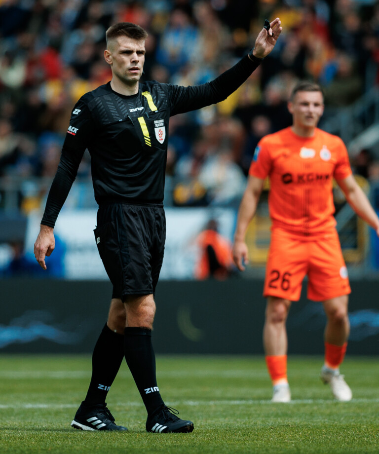 Mateusz Piszczelok posędziuje starcie Miedziowych z Wisłą