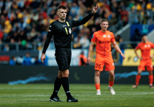 Mateusz Piszczelok posędziuje starcie Miedziowych z Wisłą