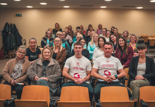 RÓŻOWY PAŹDZIERNIK | Miedziowi odwiedzili kilka placówek w Lubinie 