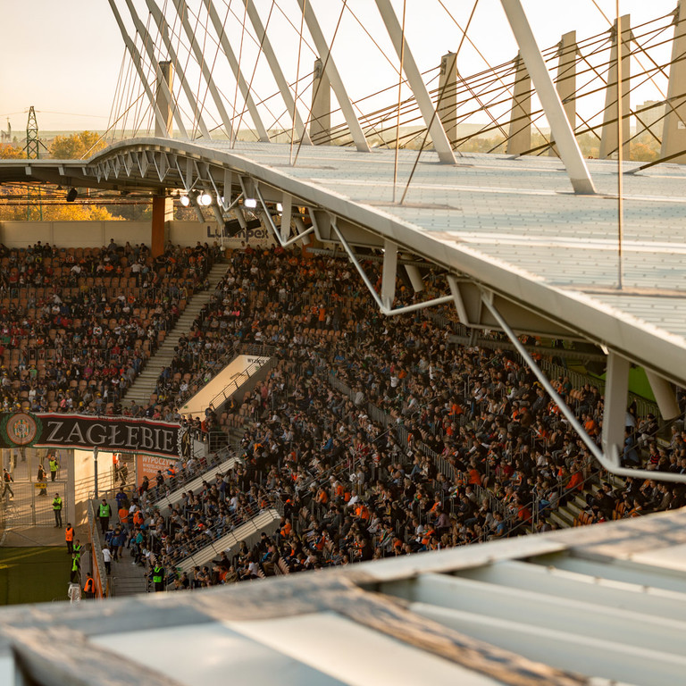 Nowoczesny obiekt KGHM Zagłębie Arena - widok na trybuny